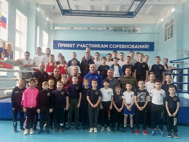 Министр спорта Николай Юрьевич Скобелин посетил тренировку юных боксеров